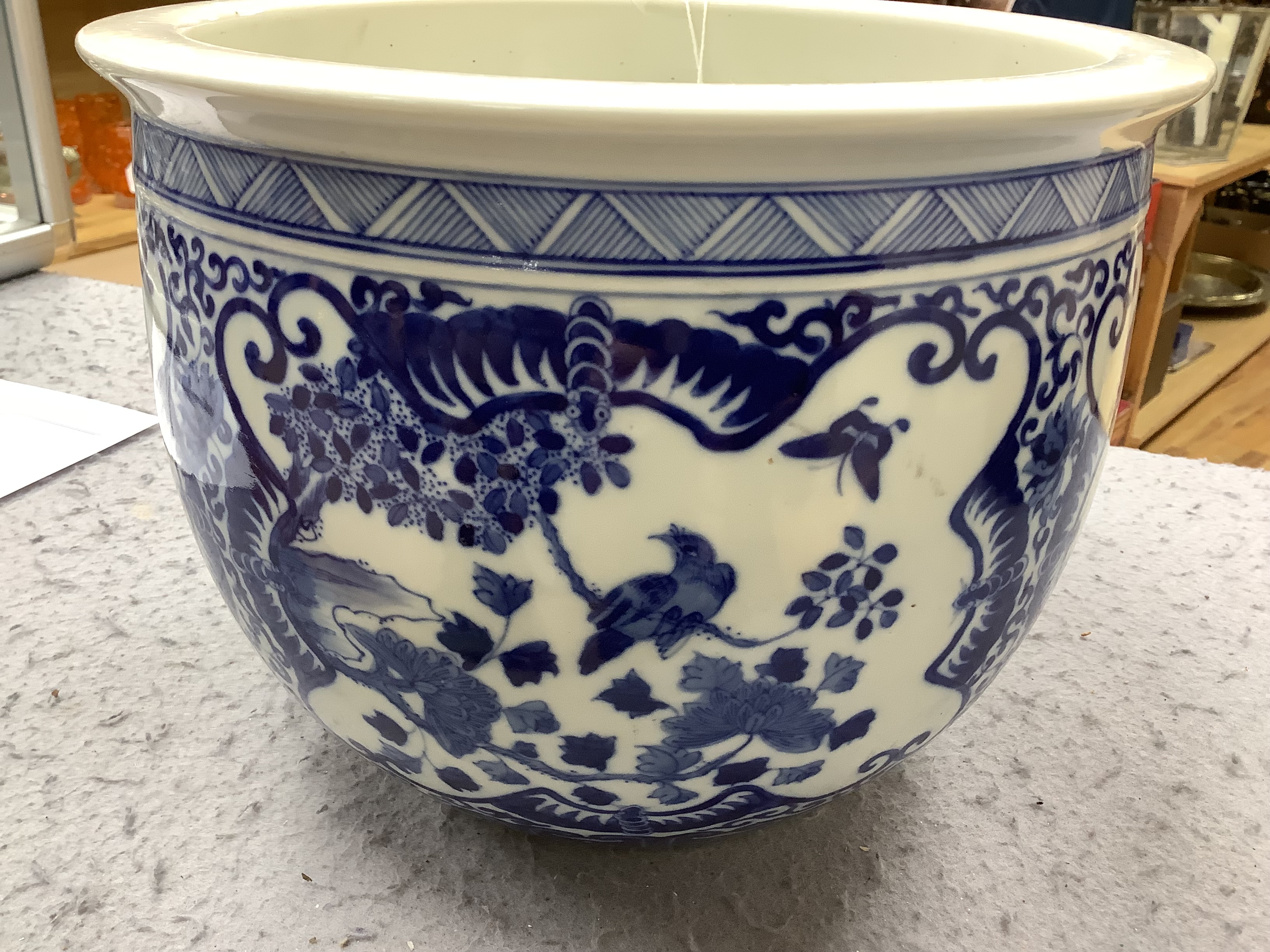 A Chinese blue and white jardiniere on stand, 24cm total height